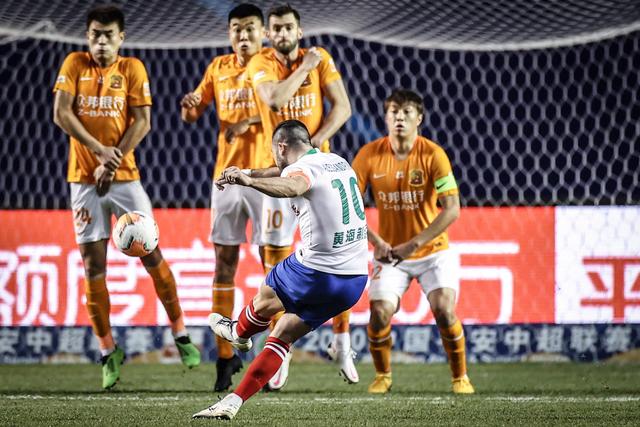 福克斯32分利拉德三分绝杀 雄鹿加时险胜国王